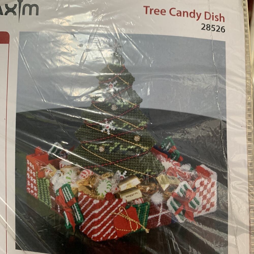 2014 Mary Maxim Christmas Tree Candy Dish Plastic Canvas Kit Yarn Needlepoint - Picture 2 of 6